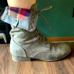 Plaid/grey combat fold over boots